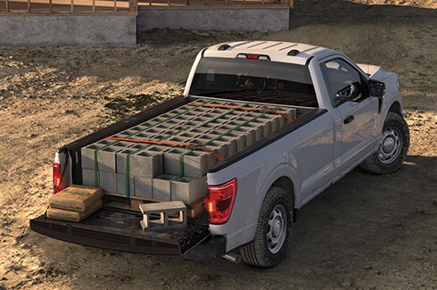 Maneja con confianza sobre cualquier terreno con Tecnología de Seguridad equipada en Ford F150 2025